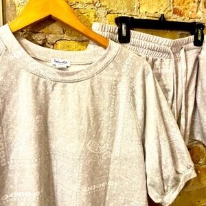 Splendid Sleepwear Set: Gray with white accents. Size L. Soft, comfy & cute